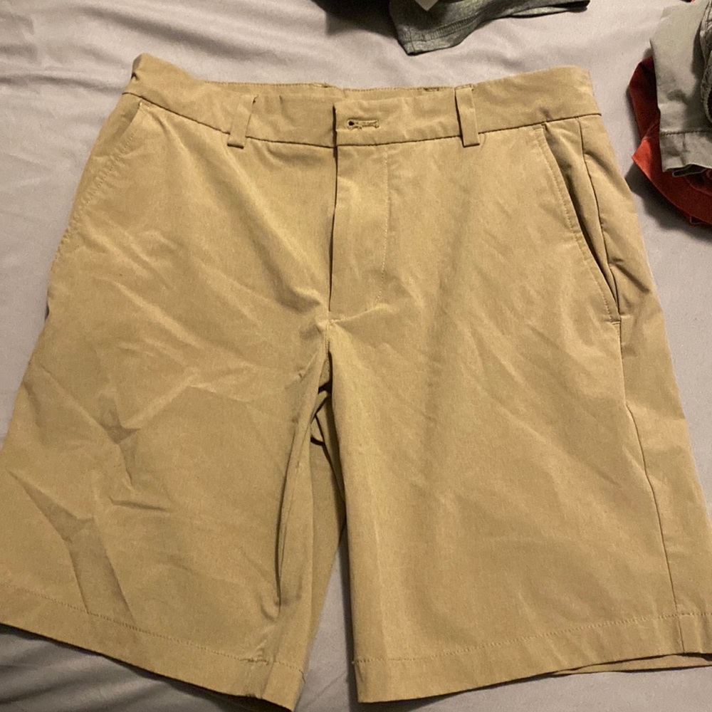 Mens Vineyard Vine performance khaki shorts
